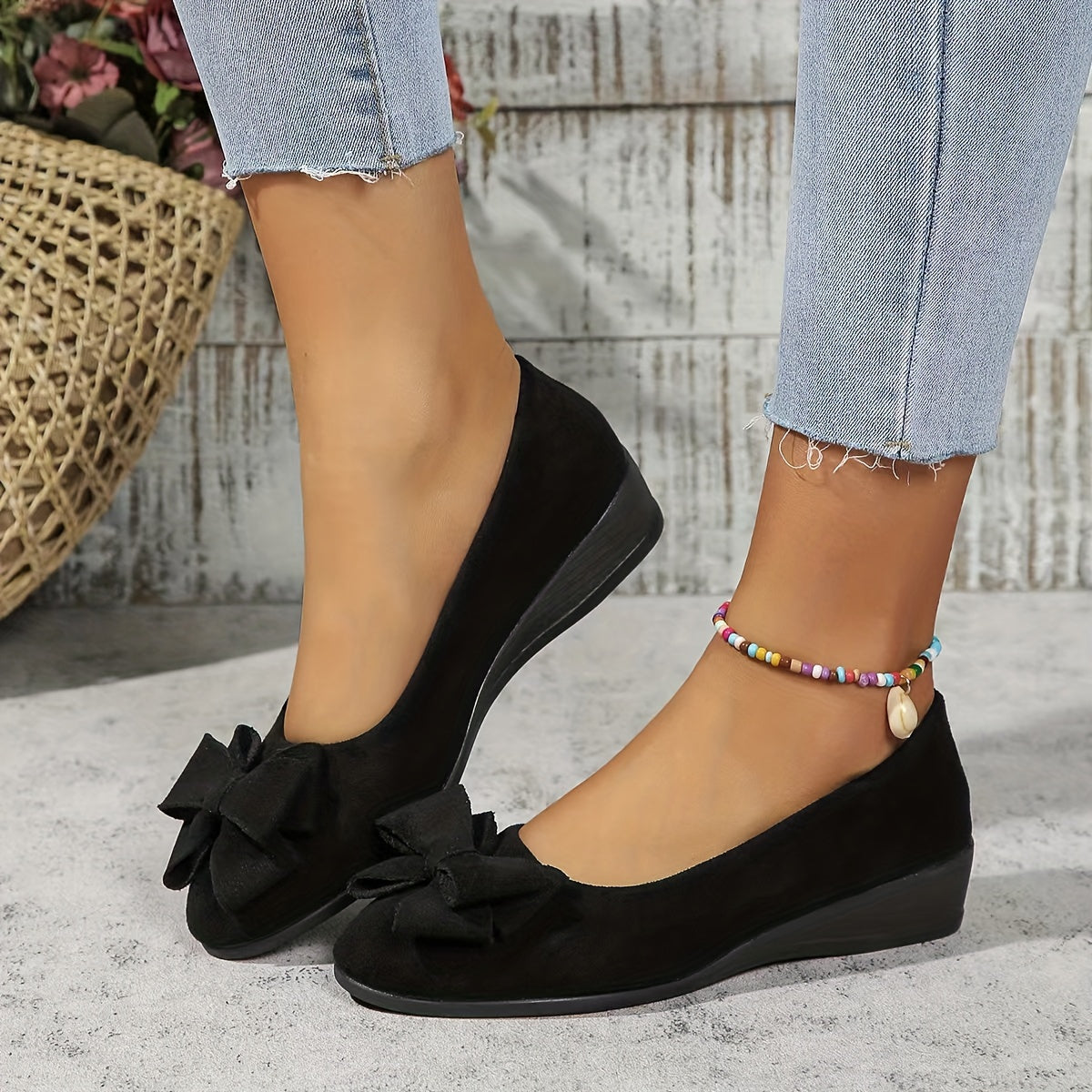 Women's Bow Round-Toe Ballet Flats — product view
